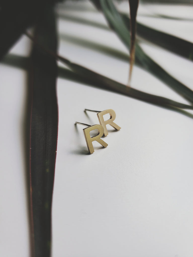 R Initial Studs