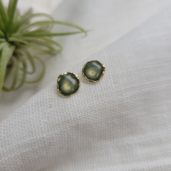 Reticulated Enamel Studs - Pearl Green